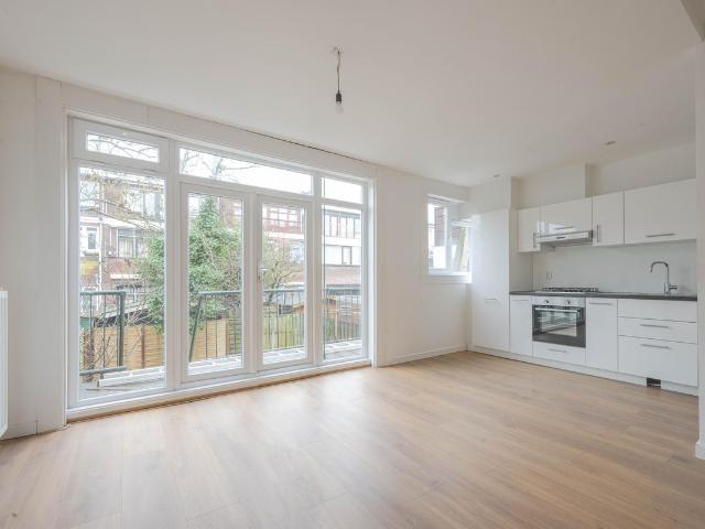 Benedenwoning te koop in Charlois, Rotterdam