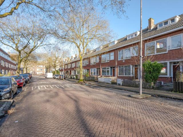 Bovenwoning te koop in Charlois, Rotterdam