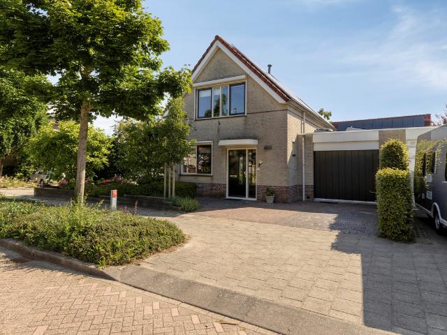 Eengezinswoning te koop in Dirksland, Kleine Boezem