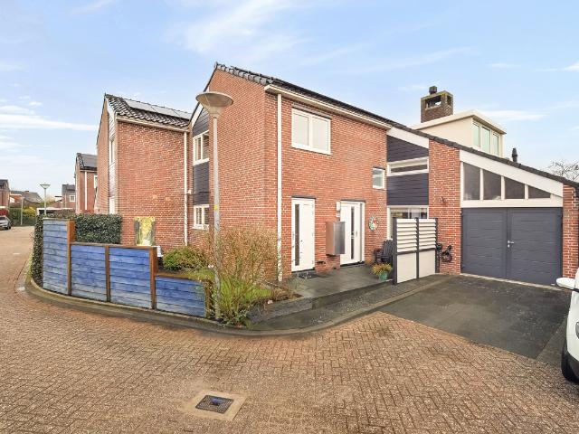Tussenwoning te koop in Den Helder, Noord Holland