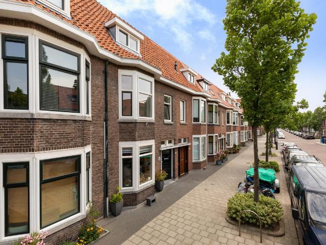 Bovenwoning te koop in Schiedam