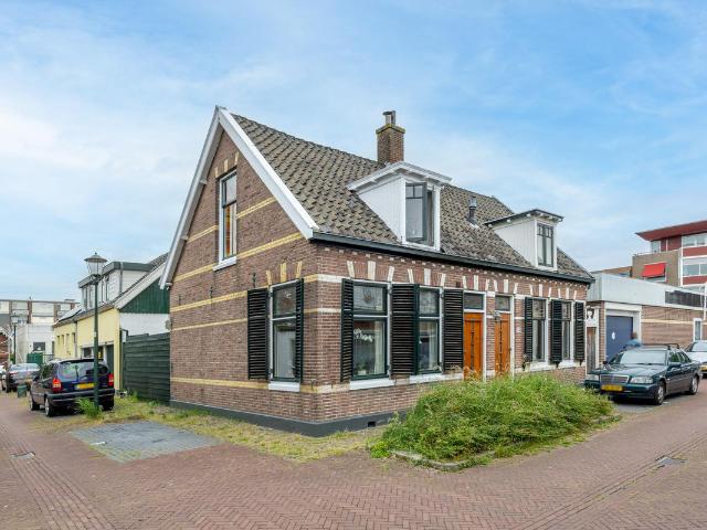 Eengezinswoning te koop in Wormerveer