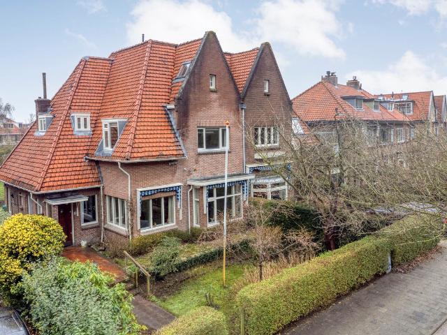 Tussenwoning te koop in Oegstgeest, Zuid Holland