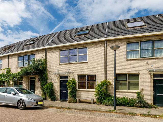 Eengezinswoning te koop in Leiden, Staalwijk