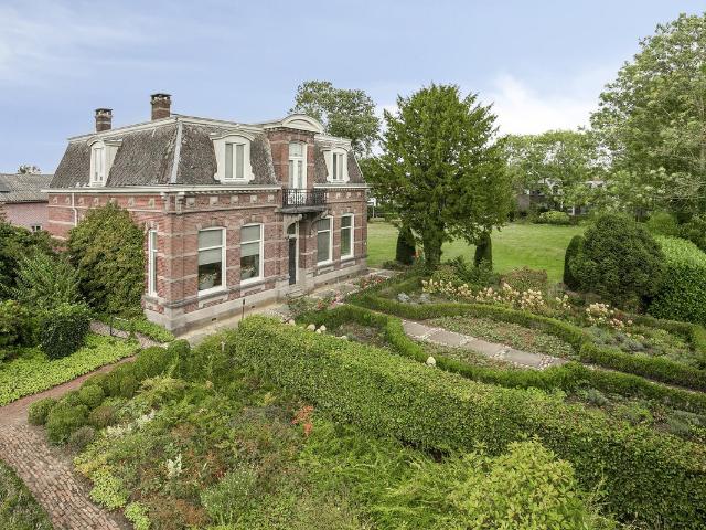 Woonboerderij te koop in Wouw, Noord Brabant