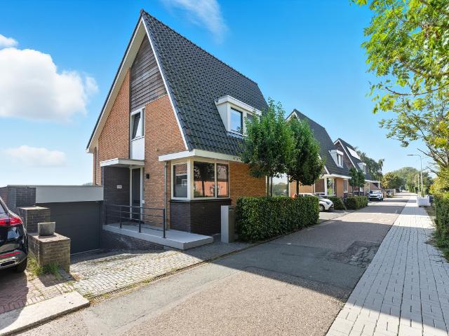 Villa te koop in Poortugaal, Zuid Holland