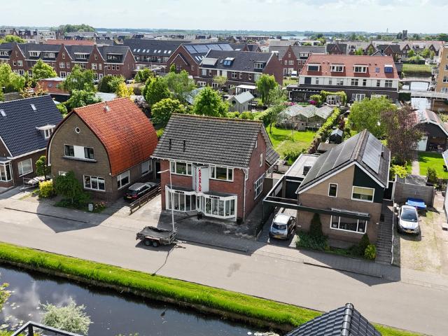 Herenhuis te koop in Roelofarendsveen