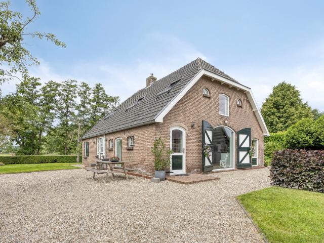 Woonboerderij te koop in Rhenen, Rhenen