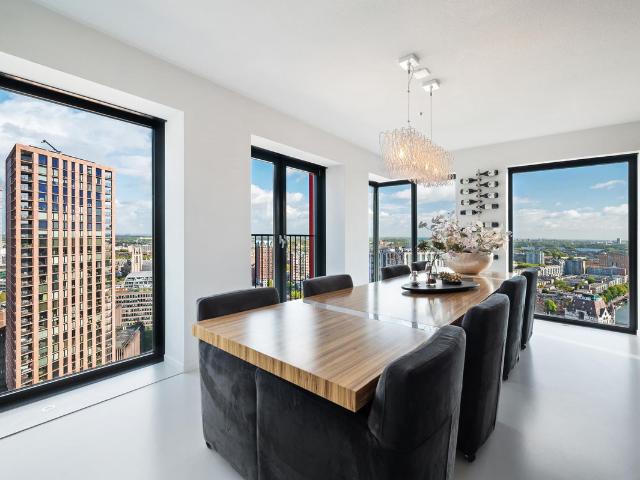 Appartement te koop in Stadsdriehoek, Rotterdam