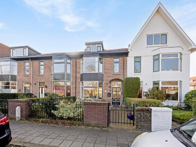 Eengezinswoning te koop in Voorschoten, Centrum
