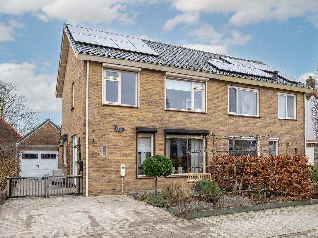 Woning te koop in Dirksland, Zuid Holland