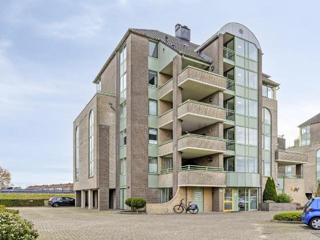Dubbele Bovenwoning te koop in Kanaaleiland, Oosterhout