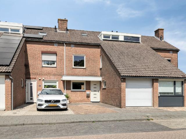 Eengezinswoning te koop in Dinteloord