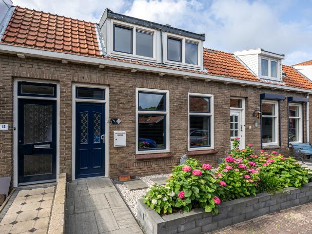 Eengezinswoning te koop in Sommelsdijk, Sommelsdijk-Centrum