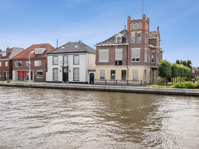 Villa te koop in Waddinxveen, Centrum