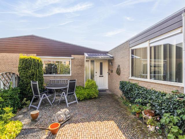 Bungalow te koop in Bergschenhoek, Zuid Holland