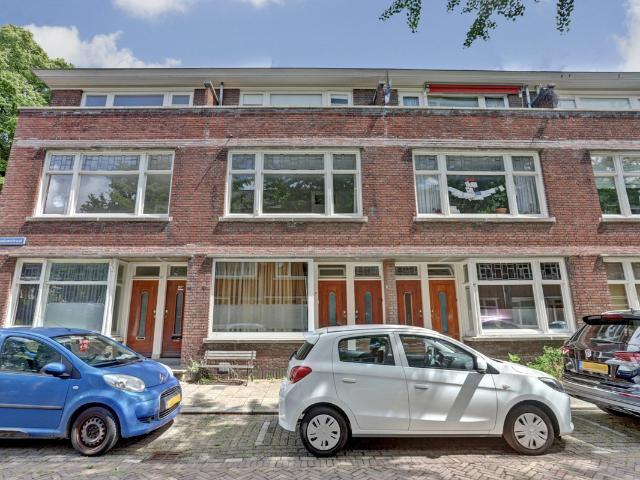 Bovenwoning te koop in Charlois, Rotterdam