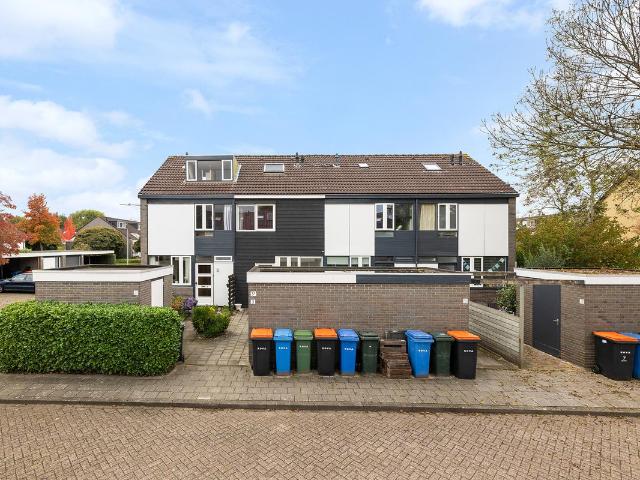 Benedenwoning te koop in Aahof, Zwolle
