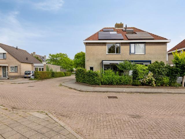 Eengezinswoning te koop in Dinteloord