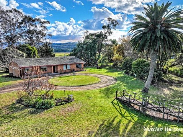 Cottage for sale in Calrossie, Victoria