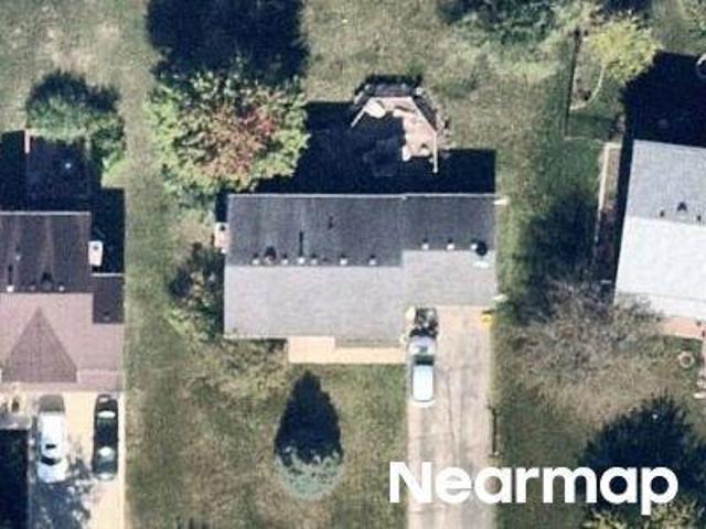 House for sale in Island Lake, Illinois