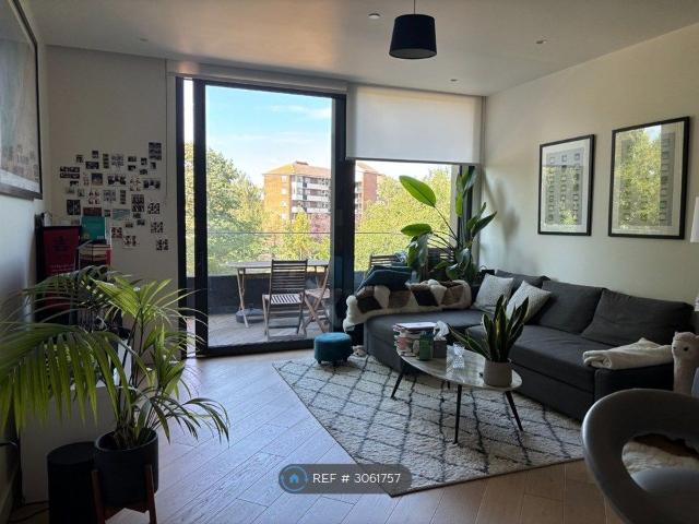 Apartment for rent in Wood Lane Estate, Greater London
