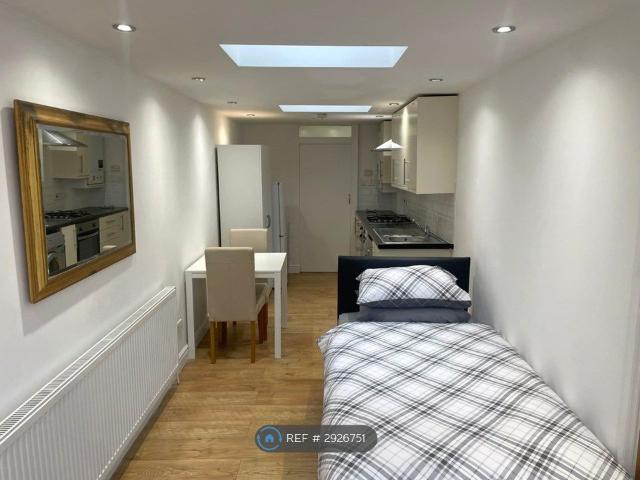 Studio for rent in London Borough of Harrow, Greater London