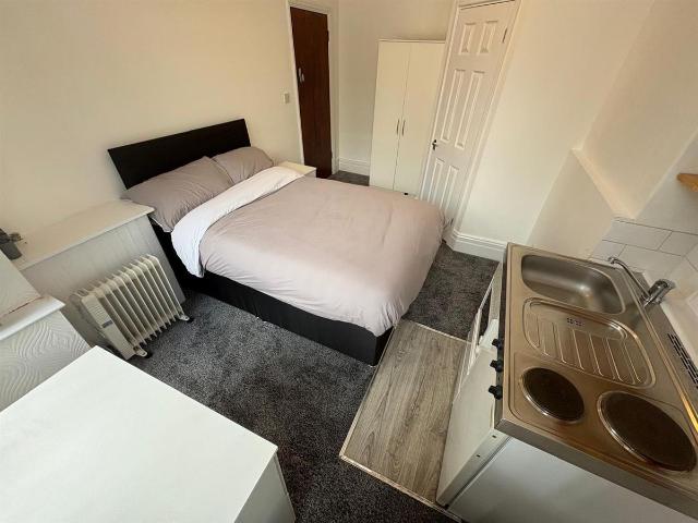 Studio for rent in Gravelly Hill, West Midlands