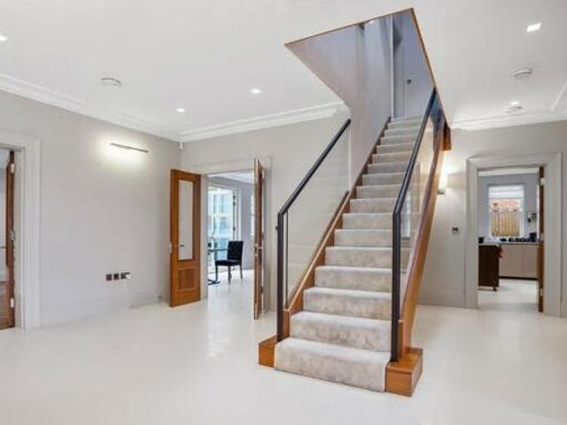House for sale in Little Stanmore, Greater London