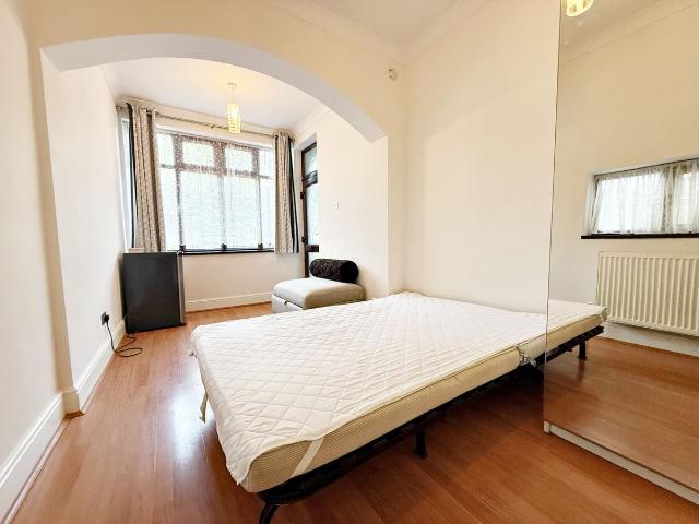 Studio for rent in London Borough of Hounslow, Spring Grove