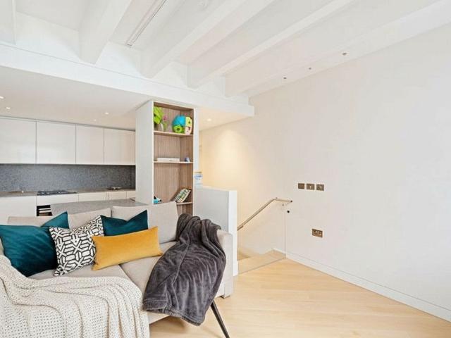 Apartment for rent in Wood Lane Estate, Greater London