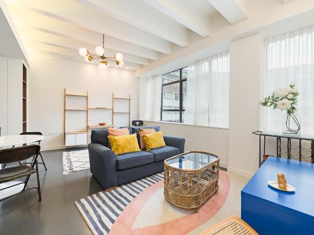 Apartment for rent in Wood Lane Estate, Greater London