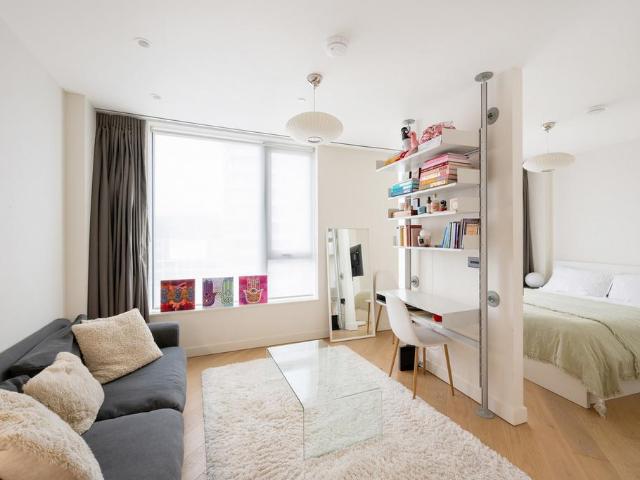Apartment for rent in Wood Lane Estate, Greater London