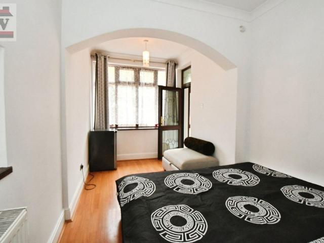 Studio for rent in London Borough of Hounslow, Spring Grove