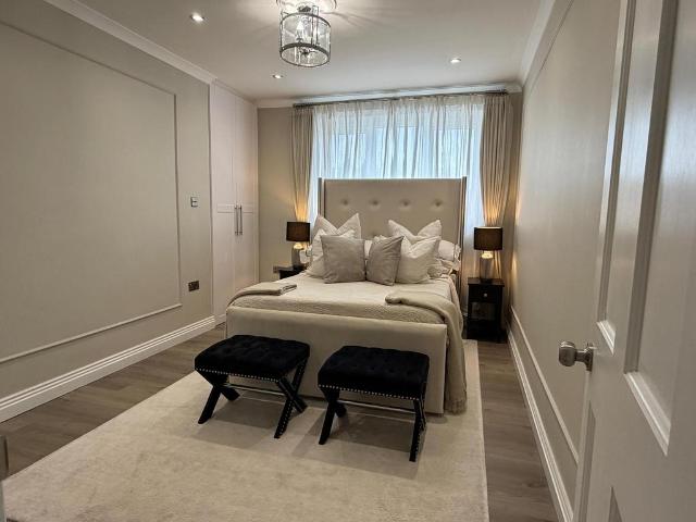 Apartment for rent in Eastcote Village, Greater London