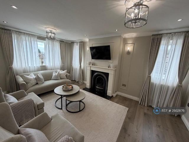 Apartment for rent in Eastcote Village, Greater London
