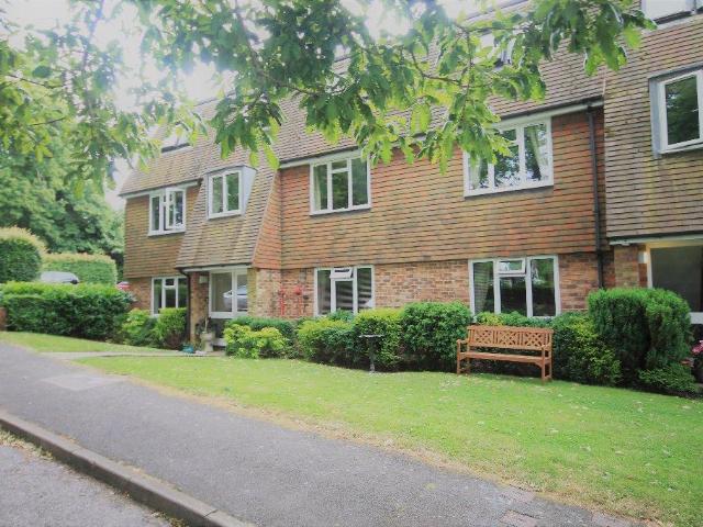 Apartment for rent in Fole, Surrey