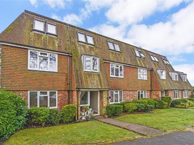 Apartment for rent in Fole, Surrey