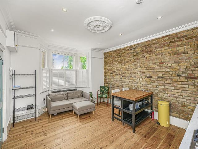 Apartment for rent in Hale End, Greater London