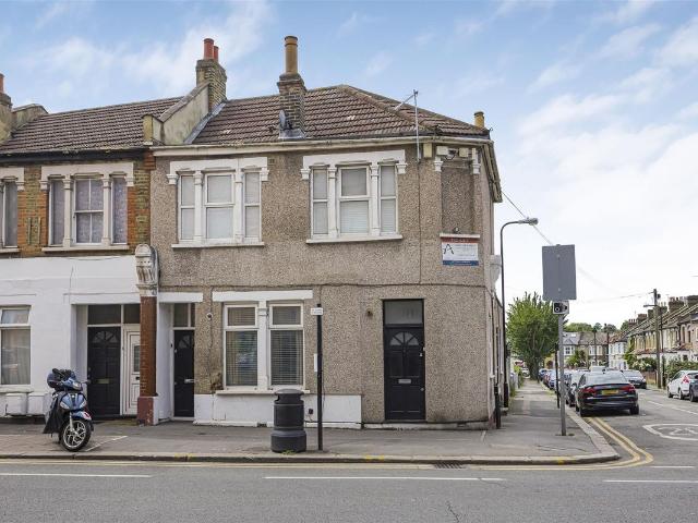 Studio for rent in Upper Walthamstow, Greater London