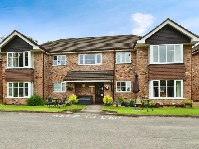 Apartment for rent in Fulshaw Park, Wilmslow