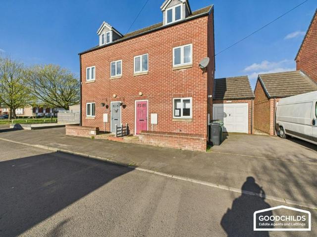 Townhouse for rent in Walsall, Blakenall Heath