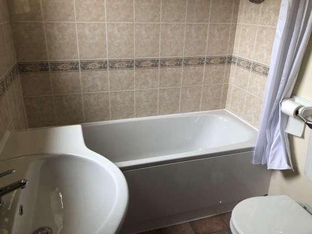 Townhouse for rent in Lash Hill, Barton