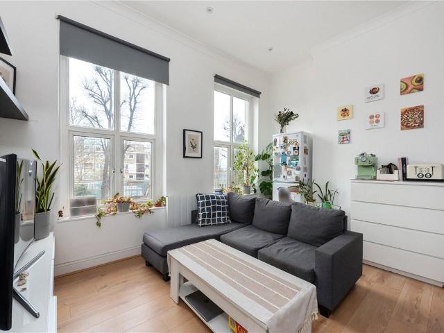 Apartment for rent in Woodberry Grove Estate, Greater London