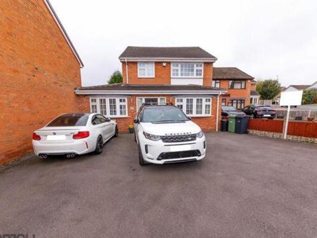 House for sale in Halesowen, West Midlands