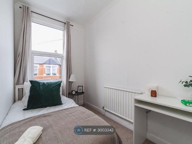 Room for rent in Tooting Graveney, Greater London