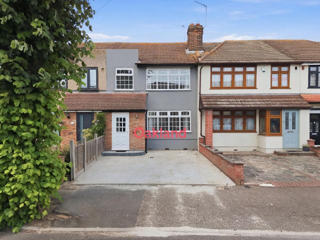 House for rent in Elm Park, Greater London