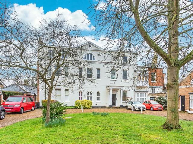 Apartment for rent in Woodcote, Epsom