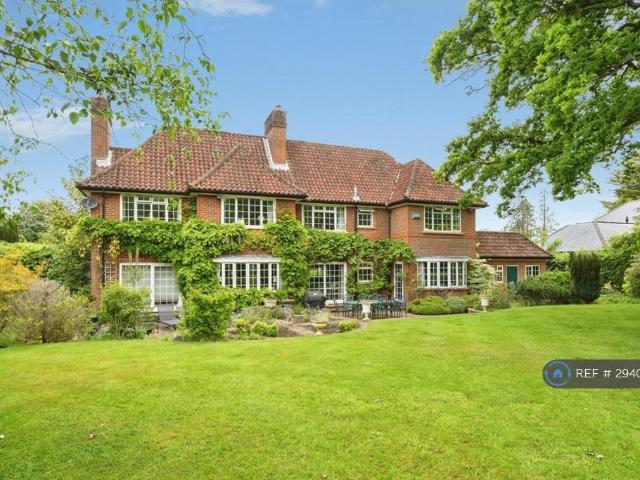 House for rent in The Wells, Surrey