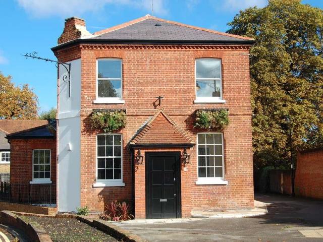Apartment for rent in Woodcote, Epsom